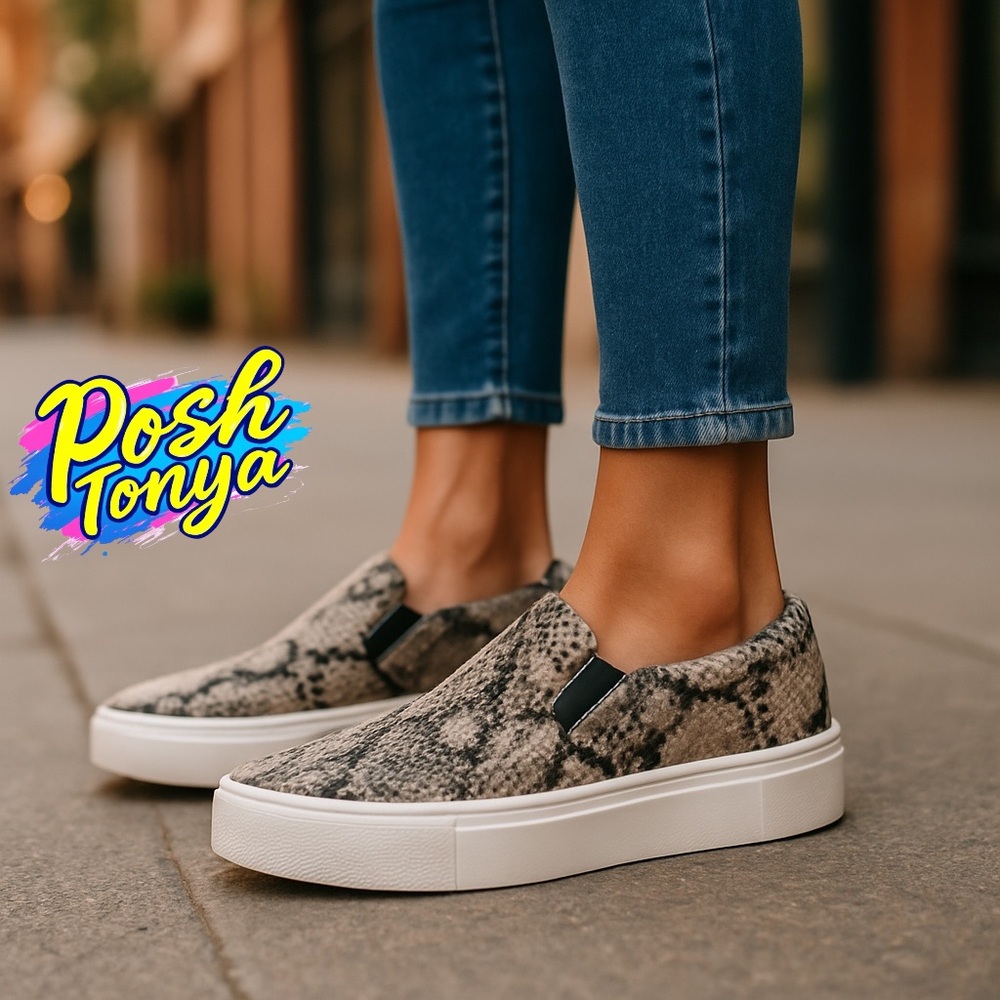 Steve Madden Gills Slip On Sneakers Gray Snake Print Size 8 Streetwear Casual - Picture 15 of 16